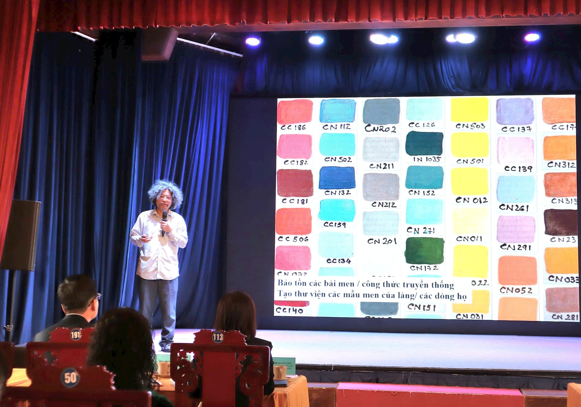 Ông Lê Bá Ngọc, Phó Chủ tịch Hiệp hội Xuất khẩu hàng thủ công mỹ nghệ Việt Nam, góp ý giải pháp duy trì danh hiệu thành phố thủ công sáng tạo.