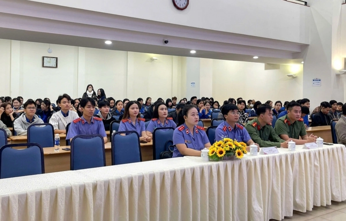 Buổi tuyên truyền thu hút gần 200 sinh viên tham gia.