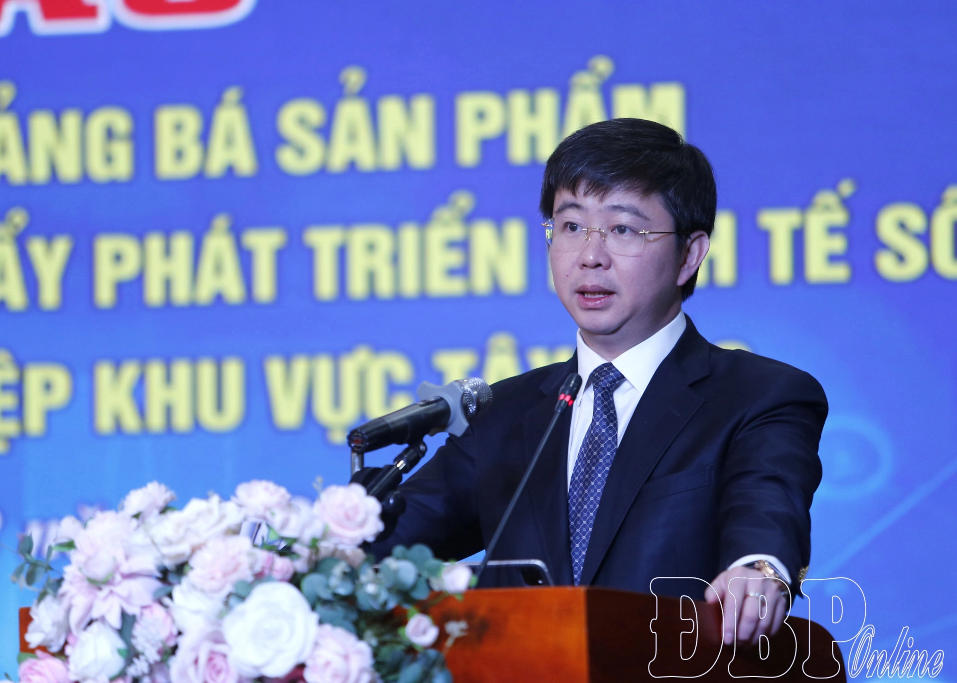 Thứ trưởng Bộ Khoa học và Công nghệ Bùi Hoàng Phương phát biểu khai mạc, nhấn mạnh vai trò của đổi mới sáng tạo và công nghệ số đối với Tây Bắc.