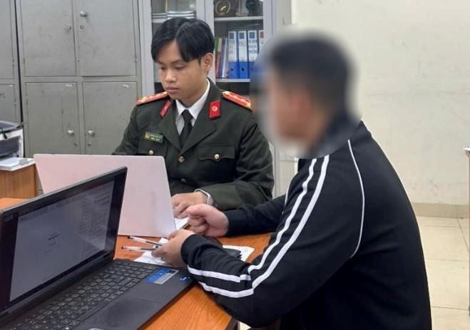 Anh C làm việc với cơ quan Công an.