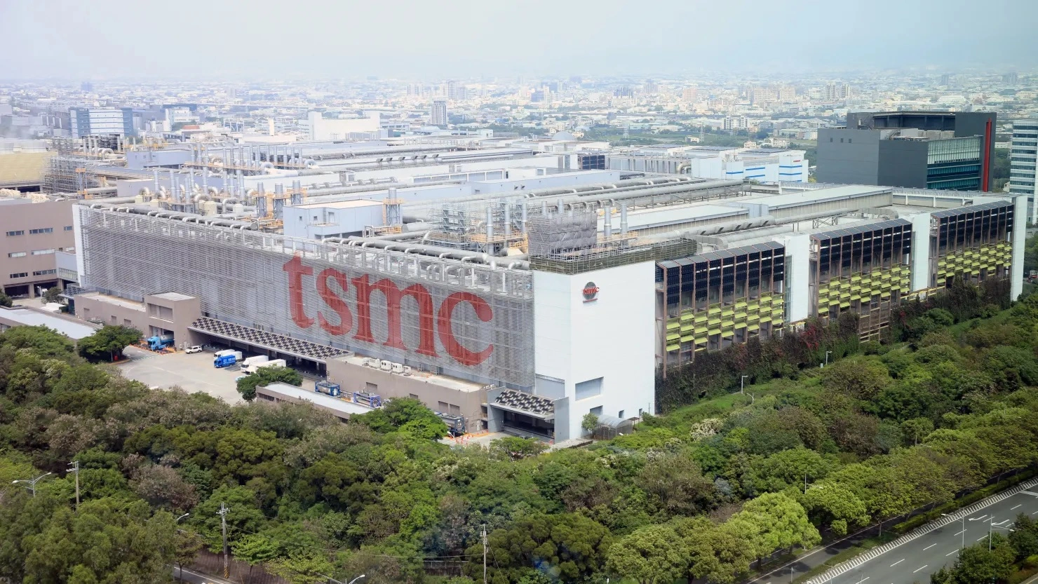 Tòa nhà của Công ty Sản xuất Bán dẫn Đài Loan (TSMC) tại Khu Công nghệ Trung Đài Loan ở Đài Trung, Đài Loan. Ảnh Bloomberg | Getty Images