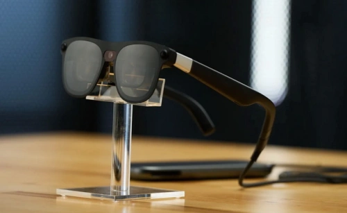 Kính tích hợp AI của Google sẽ ra mắt vào năm 2026