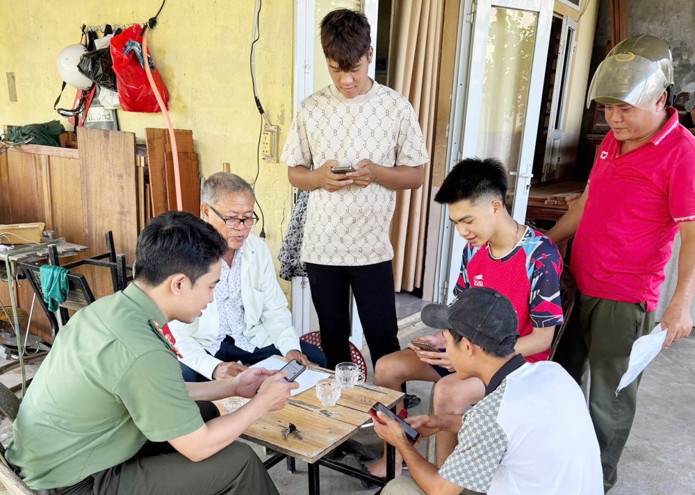 Hướng dẫn người dân cài đặt và sử dụng VNeID