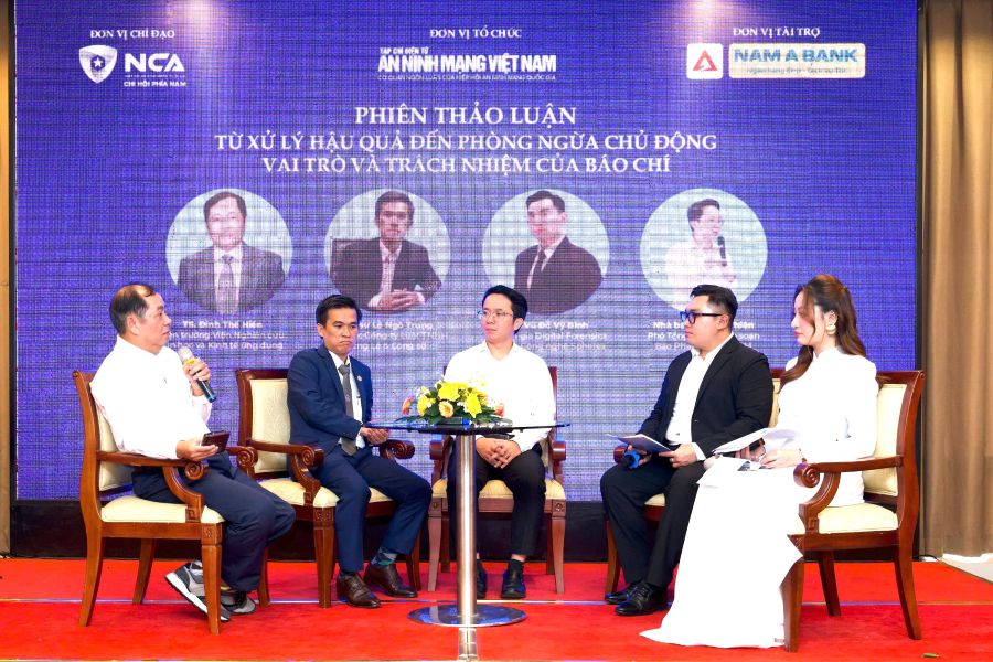 Chuyên gia, diễn giả thảo luận giải pháp phòng chống lừa đảo qua ứng dụng ngân hàng số tại hội thảo. Ảnh: Đỗ Doãn