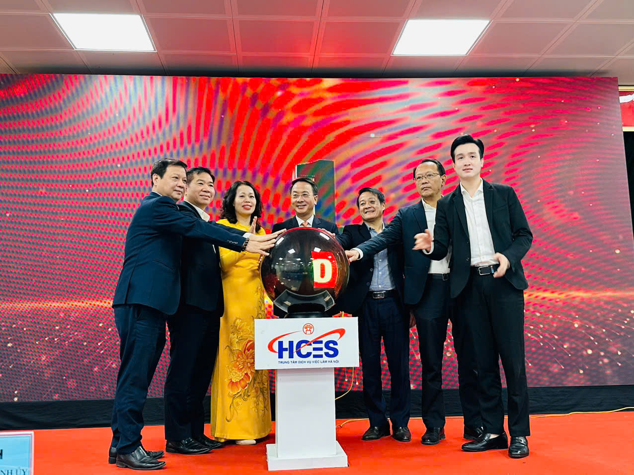 Hà Nội ra mắt Cổng thông tin việc làm, đẩy mạnh kết nối thị trường lao động số